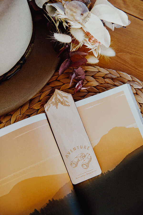 Pour plus de choix, retrouvez notre sélection de plus de 160 mockups gratuits. Marque Page En Bois A Personnaliser Les Spirales D Elise