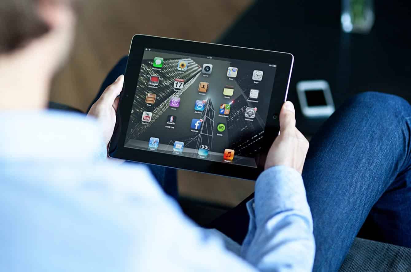 Present your desktop website designs elegantly with this photoshop in situ mockup. Photoshop In Situ Mockups For Ipad Iphone And Desktop